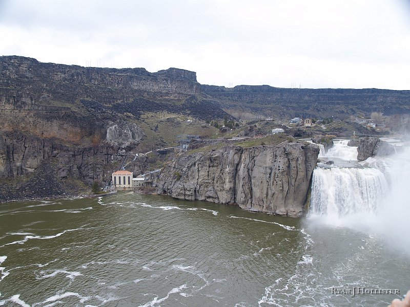 _4118132.JPG - Note the hydro power plant in the left-center of the photo.