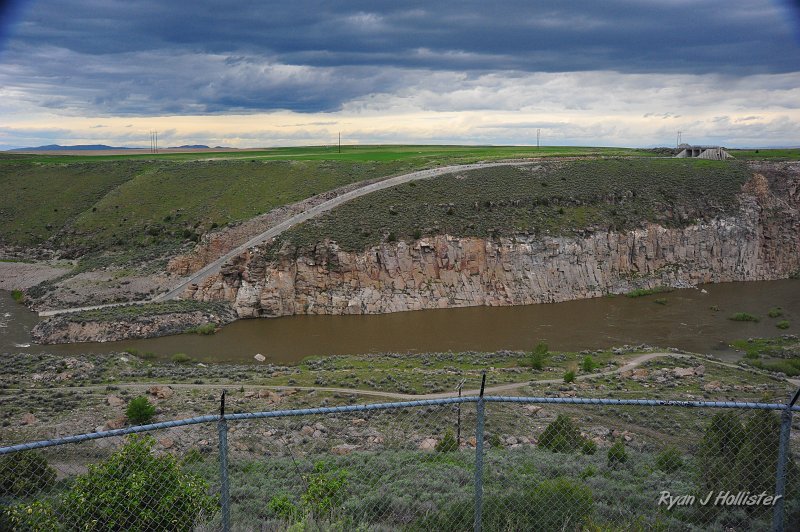 RJH_2752.JPG - The spillway looks sad and lonely.