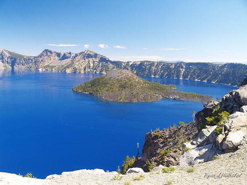 _7190339.JPG - Here was our first introduction to Crater Lake along the North Rim.  Talk about breathtakingly blue!  I hadn't been here since the mid-80's.