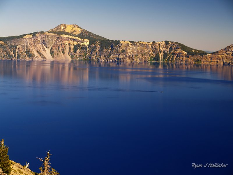 _7190340.JPG - That's a tour boat cruising across the remains of Mt Mazama.