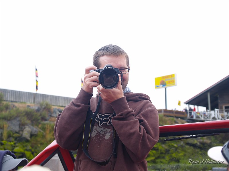 _7210463.JPG - I will take a picture of you while you are taking a picture of me.  Oh my golly gosh.