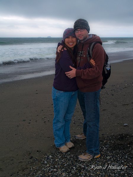 _7210542.JPG - Dave & Ericka warm under their knit caps.