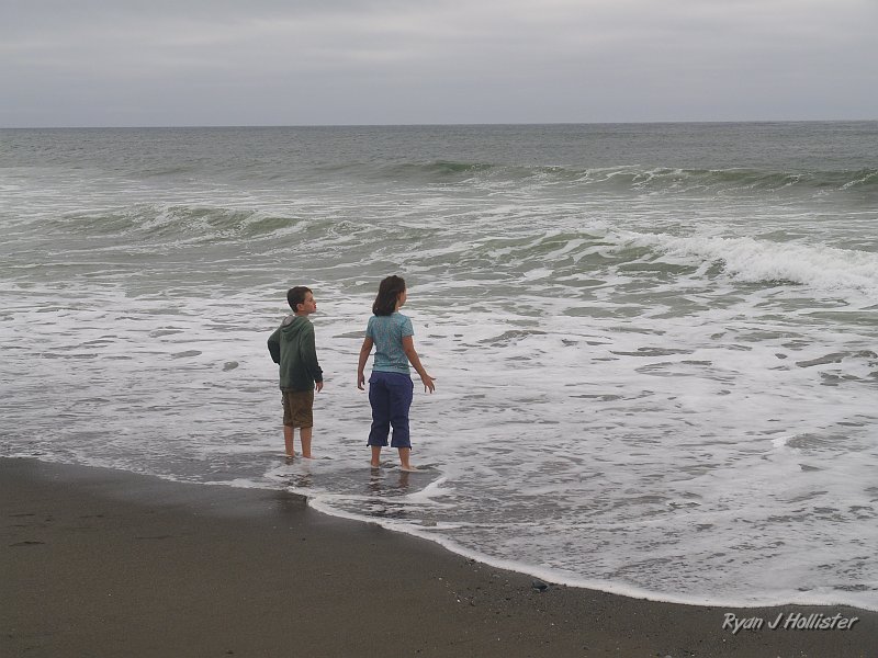 _7210547.JPG - A nice sequence of oncoming waves... 1
