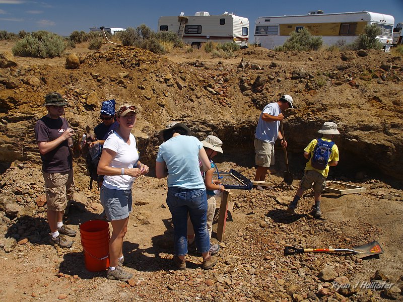 _7180305.JPG - By this time, it was getting warm and we were all waiting to get over to where we could screen our high grade ore.  Why?  Not becuase there were sunstones, but because there were hoses with cool water!