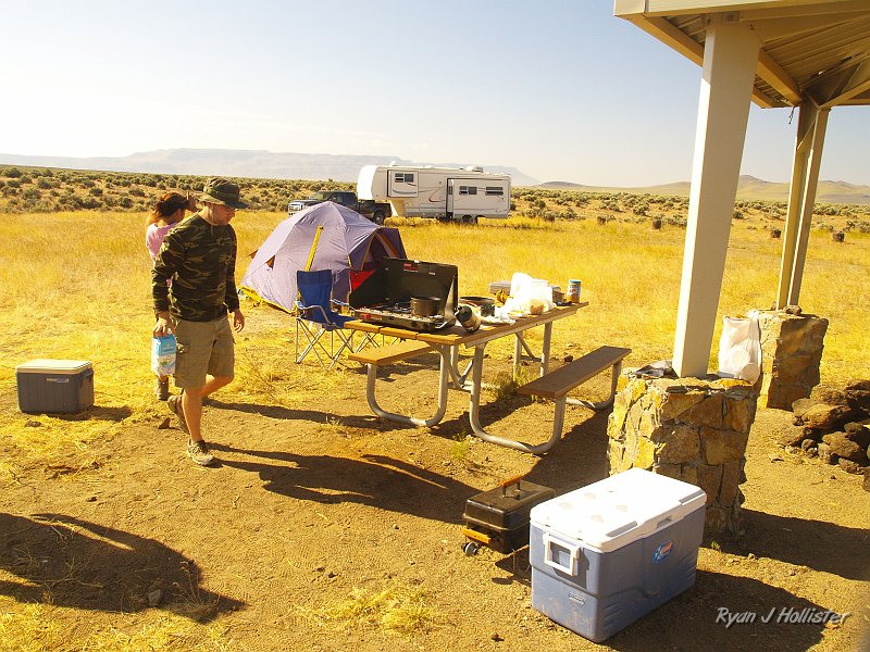 _7190328.JPG - Breakfast time!  Even though we had to pack camp and head towards Crater Lake, sunstone fever still had an effect on us.  We put-off eating to use the low-angle sunlight as an aide in finding loose sunstones on the desert floor.  You just have to go where others haven't been in order to be successfull.