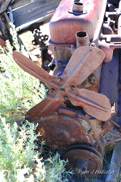 RJH_4259.JPG - Harsh light, on a broken engine.