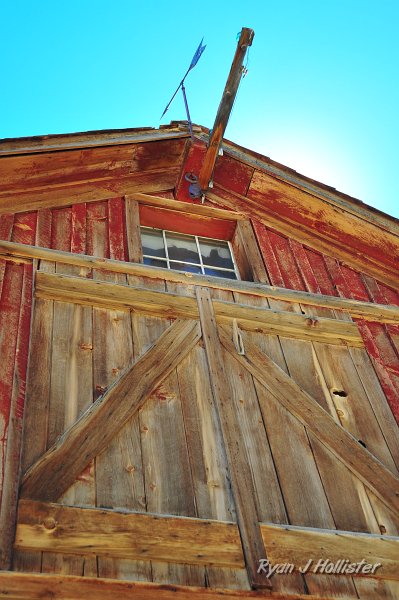 RJH_4282.JPG - Interesting barn and weather vane.