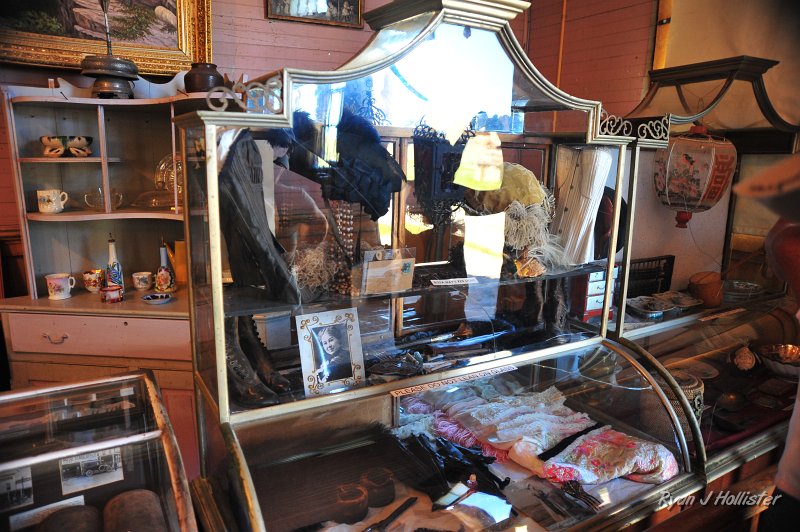 RJH_4306.JPG - Clothes in the Museum.