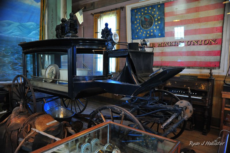 RJH_4311.JPG - A neat old hearse.