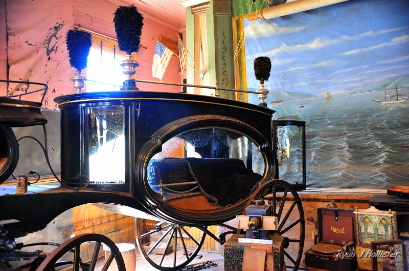 RJH_4313.JPG - Another hearse (they were needed) with the old playhouse's sea backdrop.
