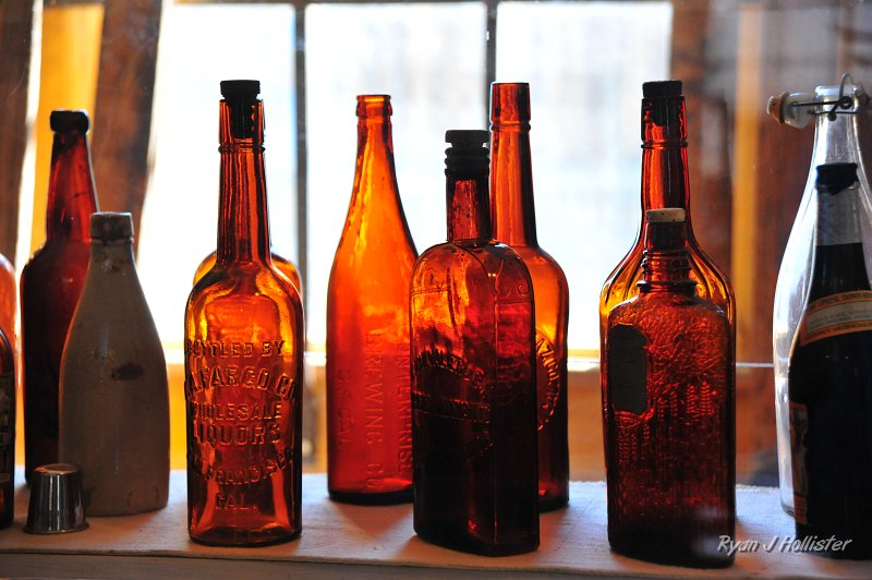 RJH_4314.JPG - Old bottles on display.