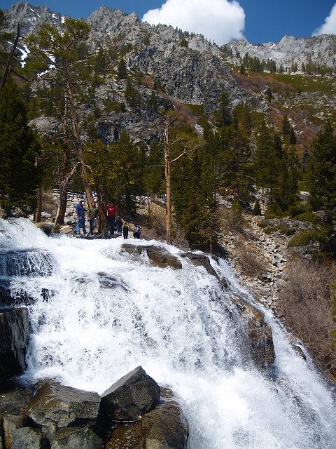 _5032028.JPG - Steve, Aric & Alex look like they're really close to the edge, but it's just an optical illusion.