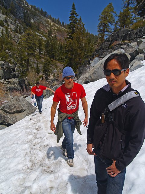 _5032032.JPG - Jon, Steve & Alex navigate the slippery slope.