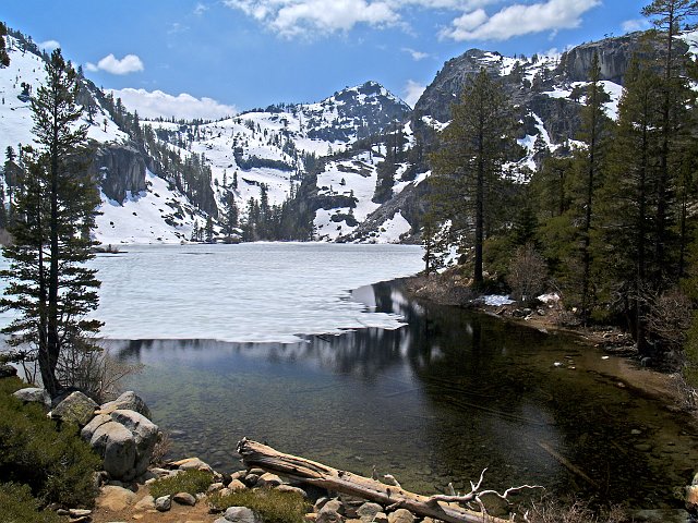 _5032040.JPG - The short, easy hike was rewarded with this nice, chilly view.