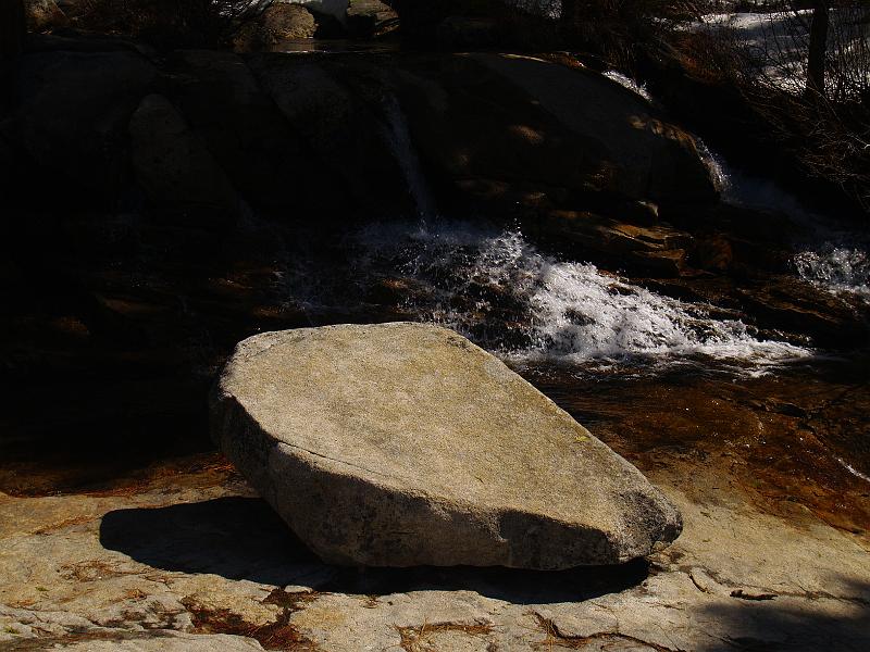 _4051539.JPG - Glacial erratic near Ropi Creek.