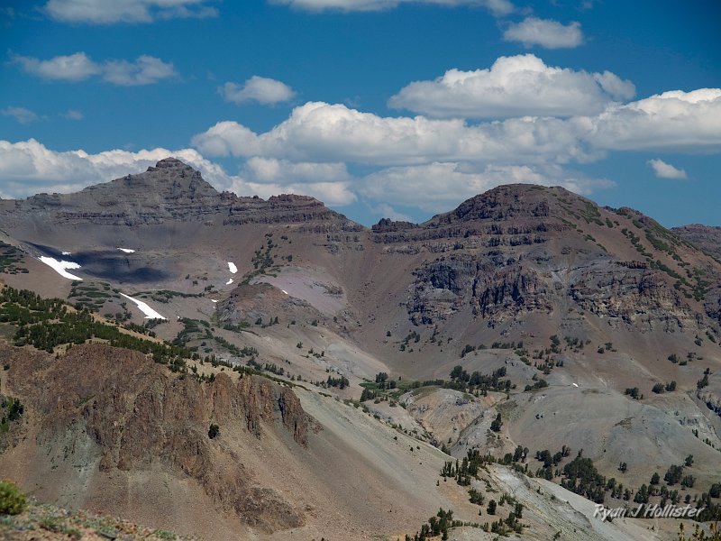 20090810_high_emigrant_lake_0173.jpg - Near the top of Leavitt Pass, on can easily observe the awesome andesitic lahars (volcanic mudflows) that make-up the Relief Peak Formation.  I believe it's near 2500' thick in some places.