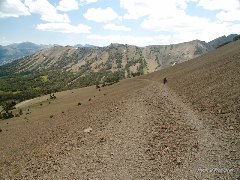 20090810_high_emigrant_lake_0186.jpg - Dropping down to Kennedy Saddle.