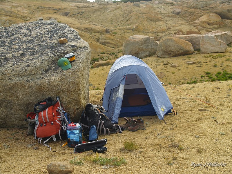 20090810_high_emigrant_lake_0246.JPG - Our camp was pretty close to the lake, but well hidden from the trail by this boulder.   The best part of this camp was the eroded granite the made the surroundings very soft and extra comfy to sleep on.