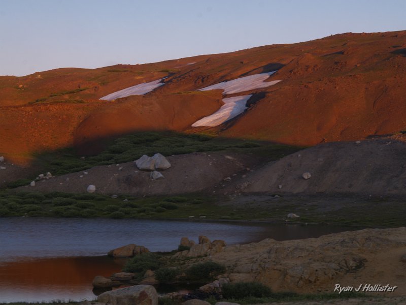 20090811_high_emigrant_lake_0055.JPG - I had wanted to to go the end of the lake for sunset, but our feet were hurting so bad by this point I opted instead for a camp view.