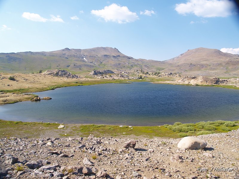 20090811_high_emigrant_lake_0149.JPG - Here's the area of the lake that I was searching... & finding!