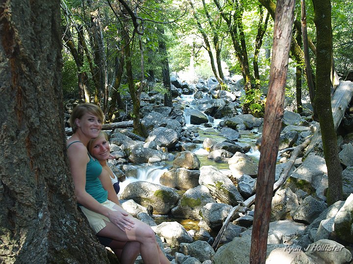 _7010097.JPG - This is a better, if not awkward shot.
