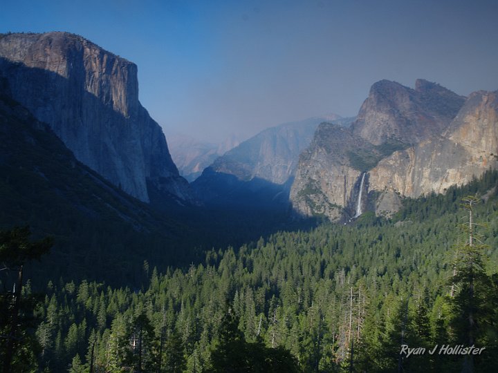 _7010126.JPG - The smoke in the valley made it impossible to make-out Half Dome.