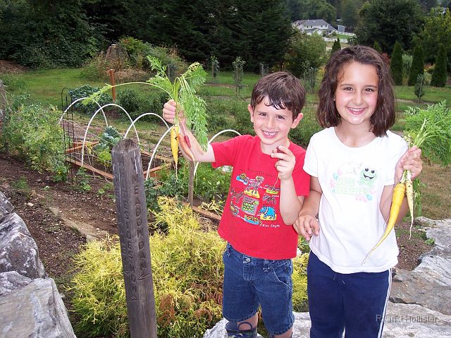 jamesmia.jpg - Apparently the same trail leads to Boggeri Acres in Snohomish, WA.  James & Mia show-off the rewards of their labor.