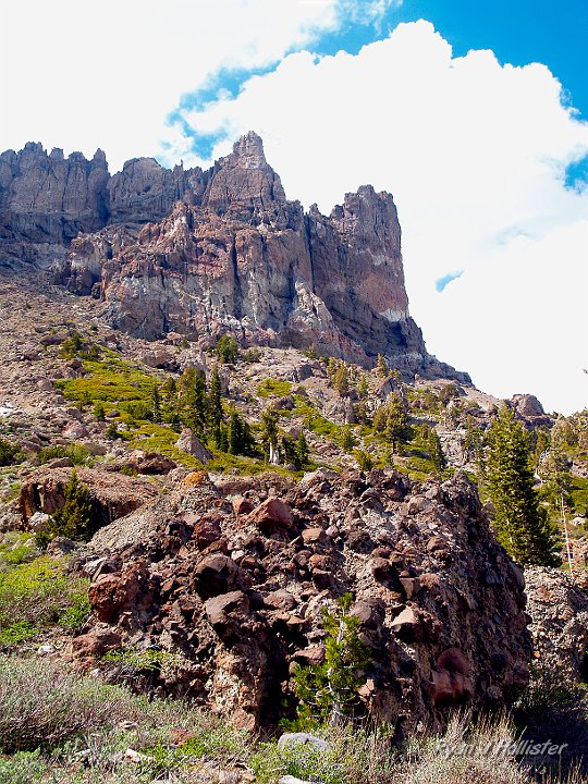 _6199768.JPG - Nice volcanic breccia under East Flange Rock.   The Mehrten Fmt is Miocene-Pliocene in age (~10 million to ~5 million years old).