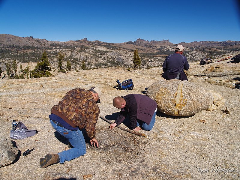 20091031_wildlink_BurstRock_0604.JPG - Mr Moser & Mark remove glass from an ill-placed campfire scar.