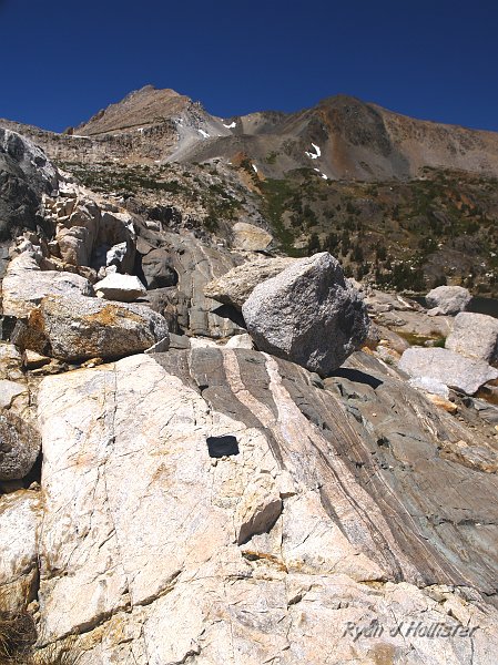 20090816_20_Lakes_Basin_0301.JPG - Contact!  Here's a stunning contact between the Cathedral Peak Granodiorite and the Jurassic-aged lakebeds that have been cooked and cross-cut by the younger granodiorite.  The Cathedral Peak granodiorite checks in at about 88 million years old.