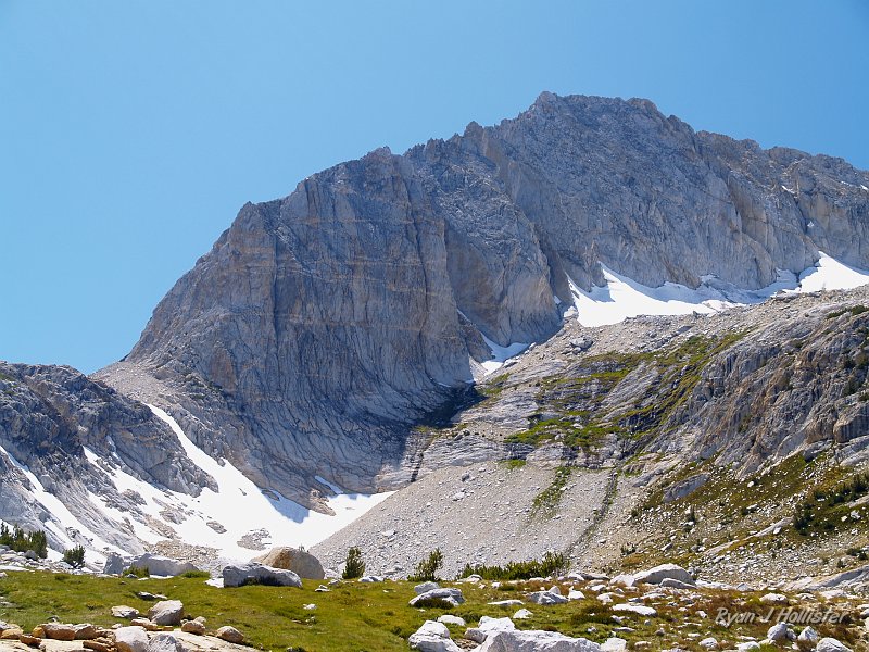 20090816_20_Lakes_Basin_0309.JPG - North Peak with some of the neat intrusive veins visble.
