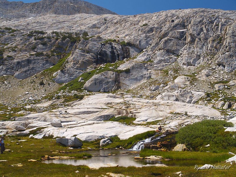 20090816_20_Lakes_Basin_0310.JPG - The small outlet of upper Cascade Lake.