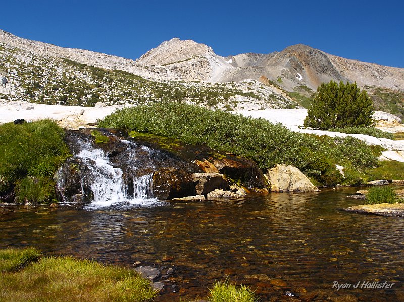 20090816_20_Lakes_Basin_0312.JPG - I could have taken a nap here, but I had too mnay rocks to look at for me to sleep!