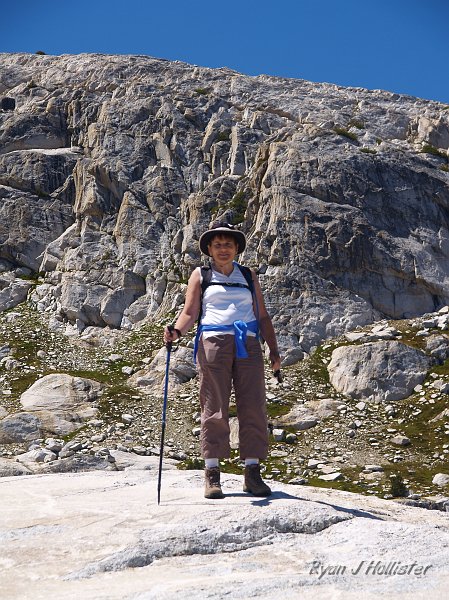 20090816_20_Lakes_Basin_0314.JPG - My mom conquers the Cathedral Peak Granodiorite.