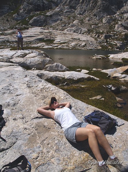 20090816_20_Lakes_Basin_0316.JPG - I guess this is Laura's version of conquering the rocks.
