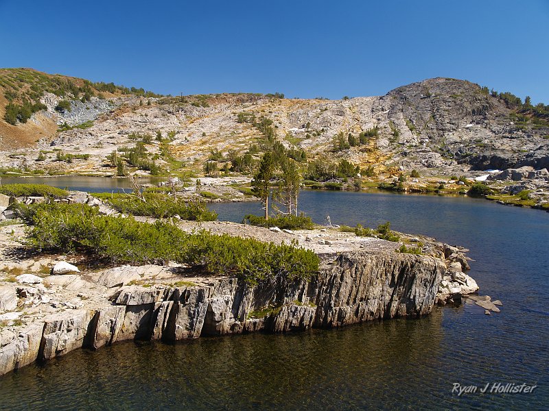 20090816_20_Lakes_Basin_0343.JPG - Shamrock Lake sits within a glacial basin carved out of metemorphosed triassic-aged rhyolitic tuff.  Basically, old ash was deposited, then cooked to the present form we see today.