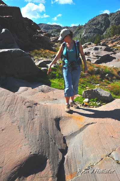 RJH_5066.JPG - Laura points out glacial gouging.