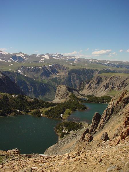DSC00395.JPG - Twin Lakes atop the plateau.