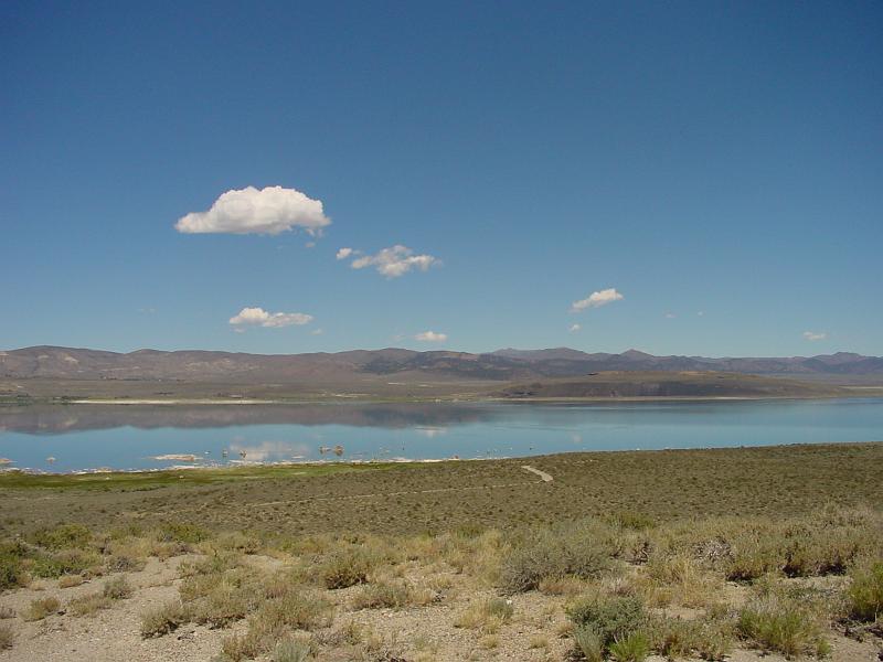 DSC00713.JPG - Mono Lake!  We're almost home.  I helped a pregnant woman change her tire in the parking lot, which I remember being a surreal occurance.