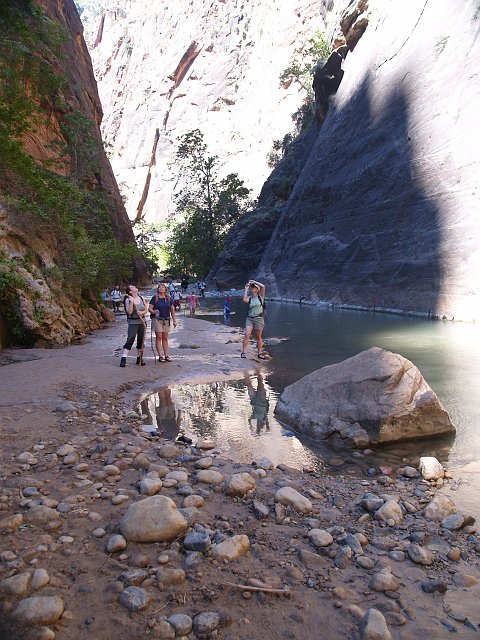 _6172608.JPG - The Narrows present a huge dilema:  take photos, or pack the camera in a waterproof bag?  To accomodate photos, the hike is slow going while the cameras are continuously put way and taken out.