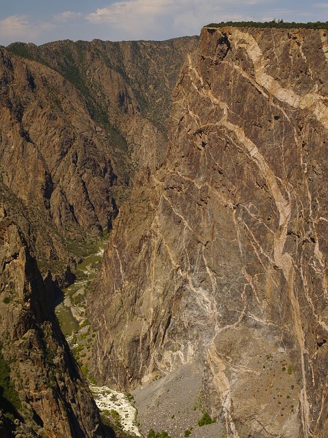 _6233289.JPG - Whoa!  The resulting erosion allowed the Gunnison to cut through the schist and granitic pegmatites to create a canyon that’s 2700’ deep and only 40’ wide at its most narrow.
