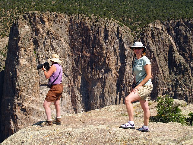 _6233295.JPG - Laura & Noel have no fear of a half-mile deep precipice.