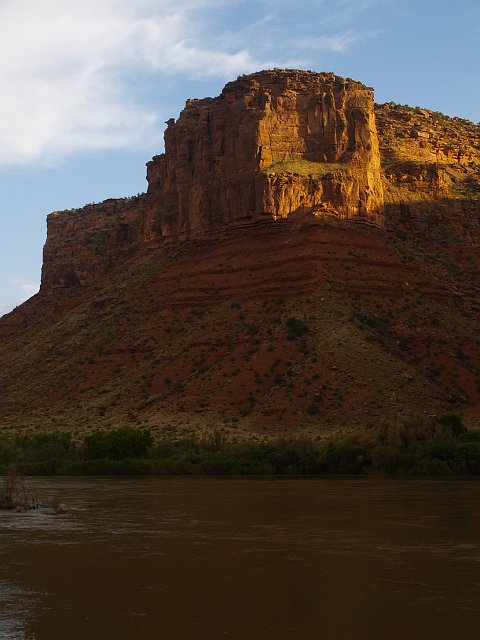 _6233368.JPG - The river was zipping-by, and the light was nice.  Could I ask for anything better?