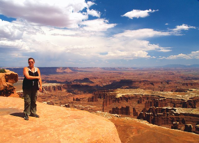 _6243481.JPG - Tracy gives a shoutout to her kids from Canyonlands.