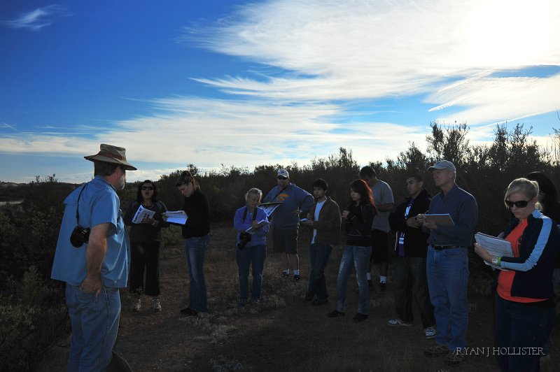 RJH_6052.JPG - Garry explains the fact that this spot was a jungle-lagoon environment 40-50 million years ago!