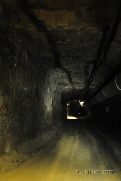 RJH_6078.JPG - The tunnel continues...