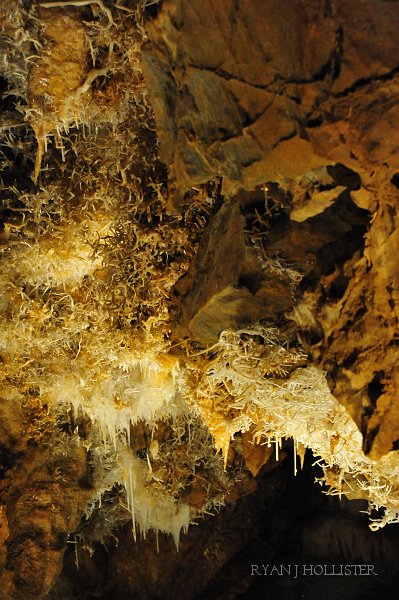 RJH_6138.JPG - Crazy helectites.
