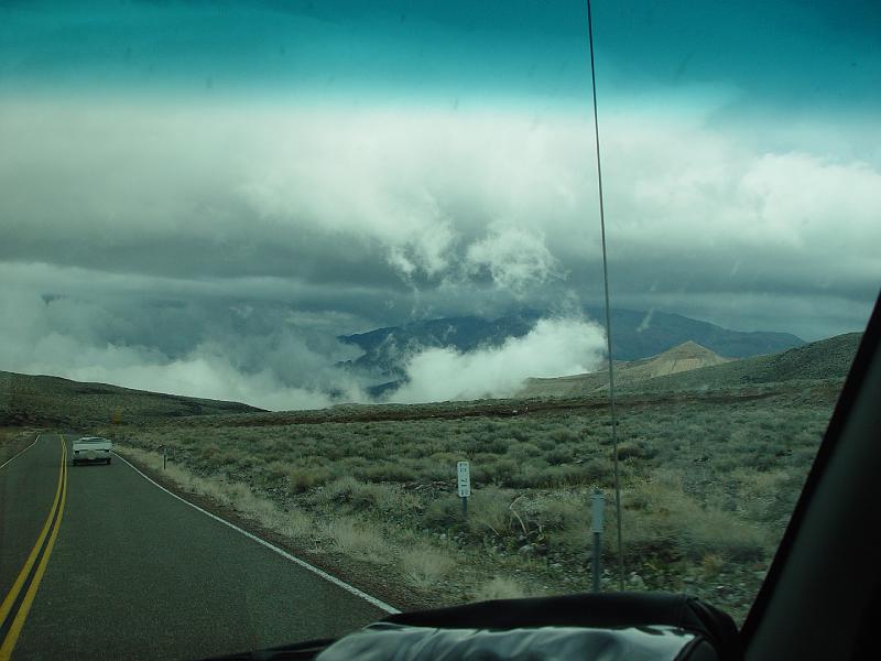 044.jpg - This was like flying into Death Valley with all the clouds around.