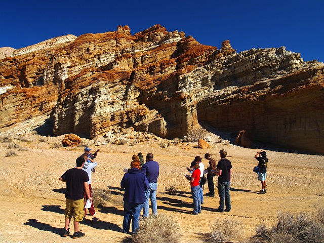 _2150508.JPG - Garry explains that the rocks are red from oxidation of iron found in the rocks.