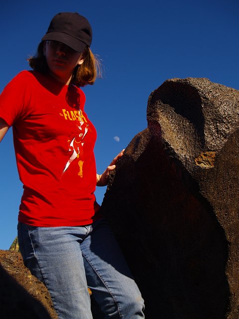 _2150530.JPG - Gal, moon, basalt.  Fossil Falls.